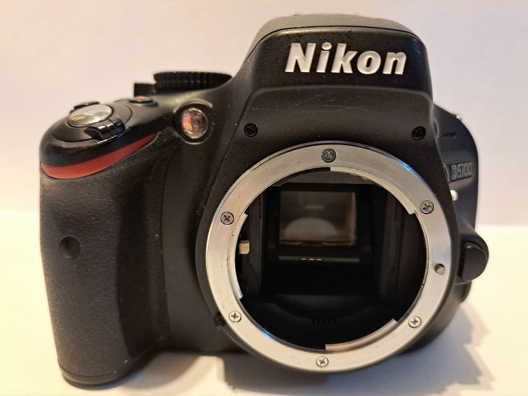 週末限定値下げ！Nikon D5100 一眼レフカメラ+オマケレンズ
