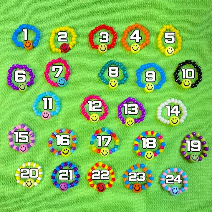 【s-90】ビーズストラップ スマホ❁ニコちゃん カラフル 個性的古着韓国