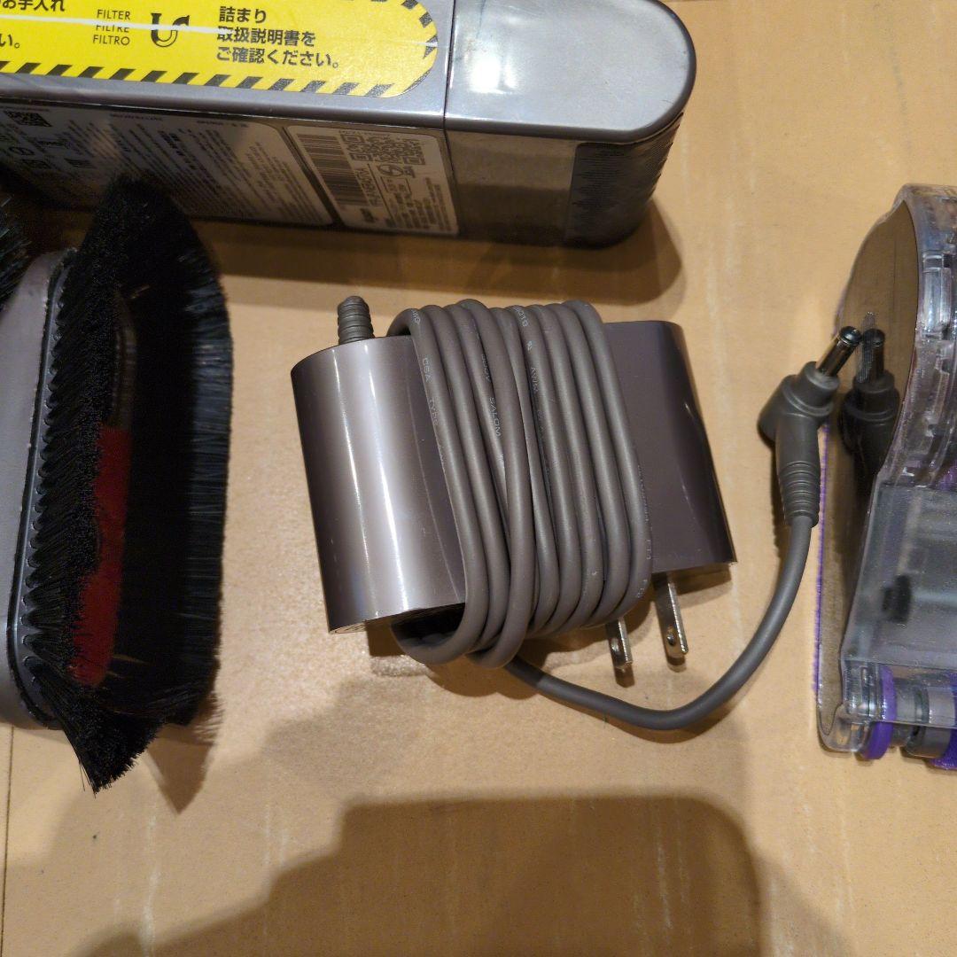 ダイソン　Dysonスティッククリーナー　v10本体２台　ジャンク品 　付属品付