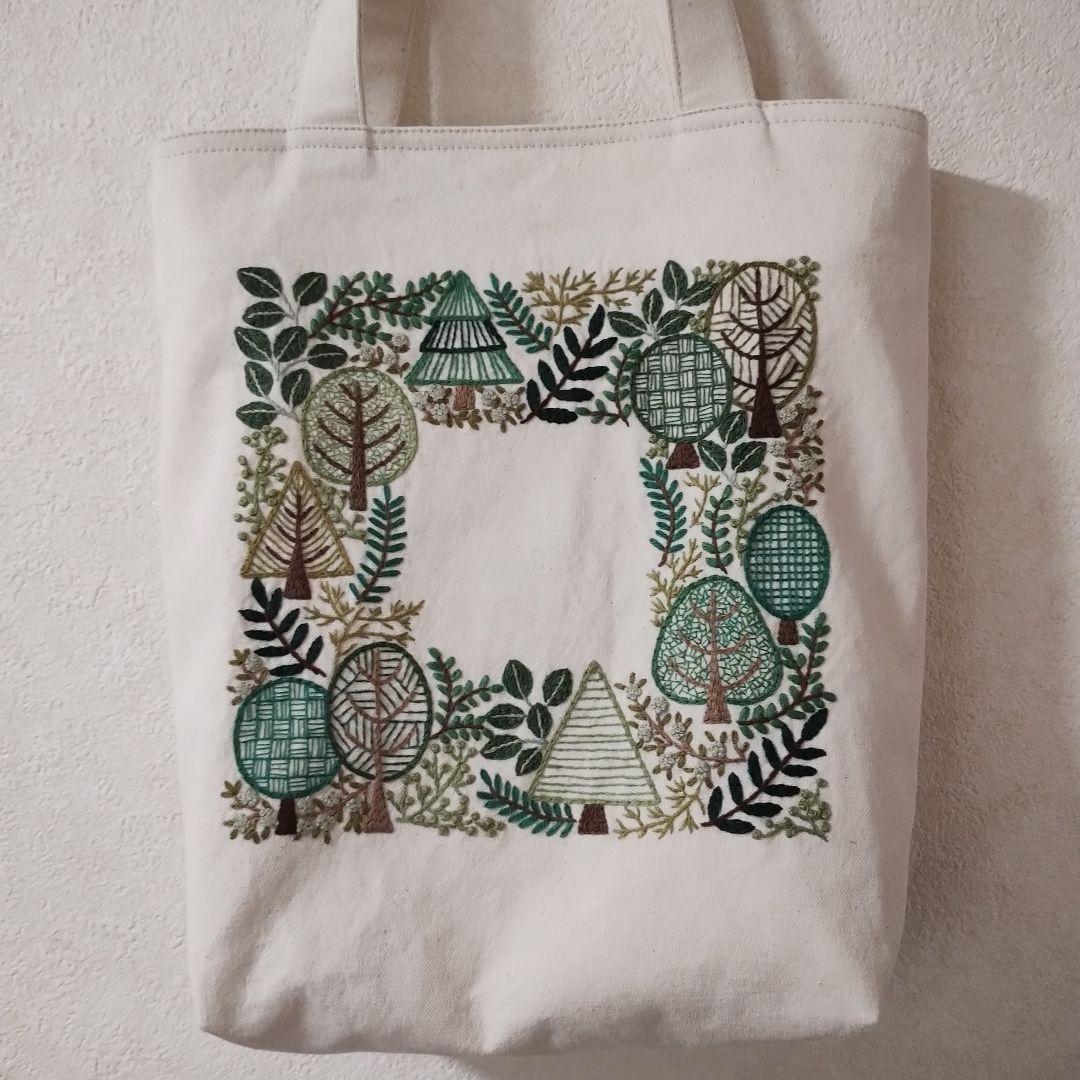 ハンドメイド 刺繍 森の散歩道のト― トバック