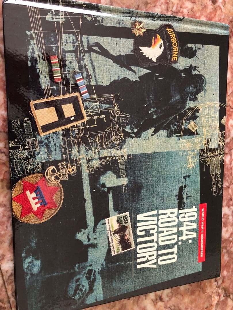 ②アメリカ郵便公社　World War II Remembered 切手アルバム