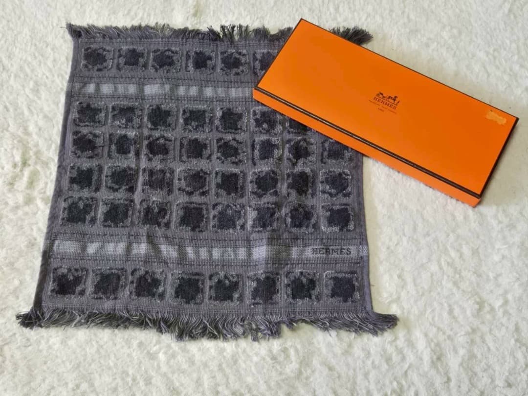 エルメス HERMES 2006年 銀座限定 ハンドタオル ハンカチ 濃い灰色