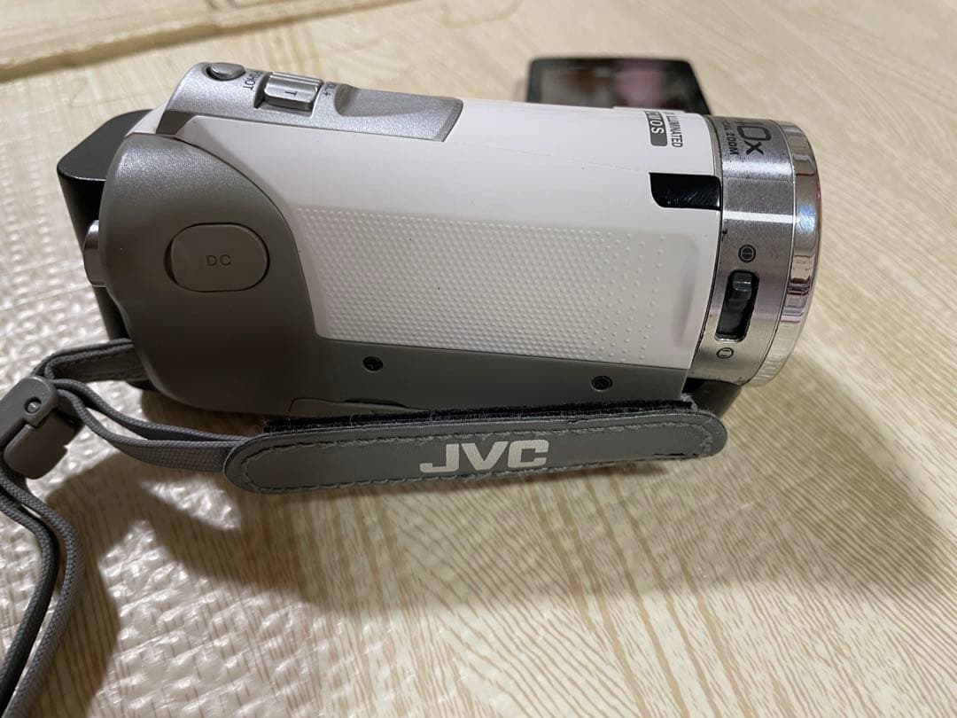 JVCビデオカメラGZ-E600