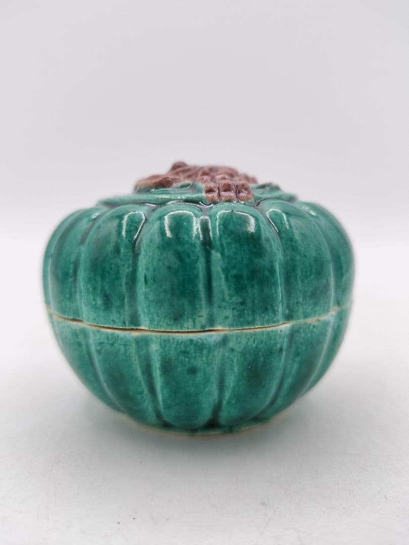 d033【未使用品】香合 青交趾 菊蟹 清閑寺窯 木箱 茶道具