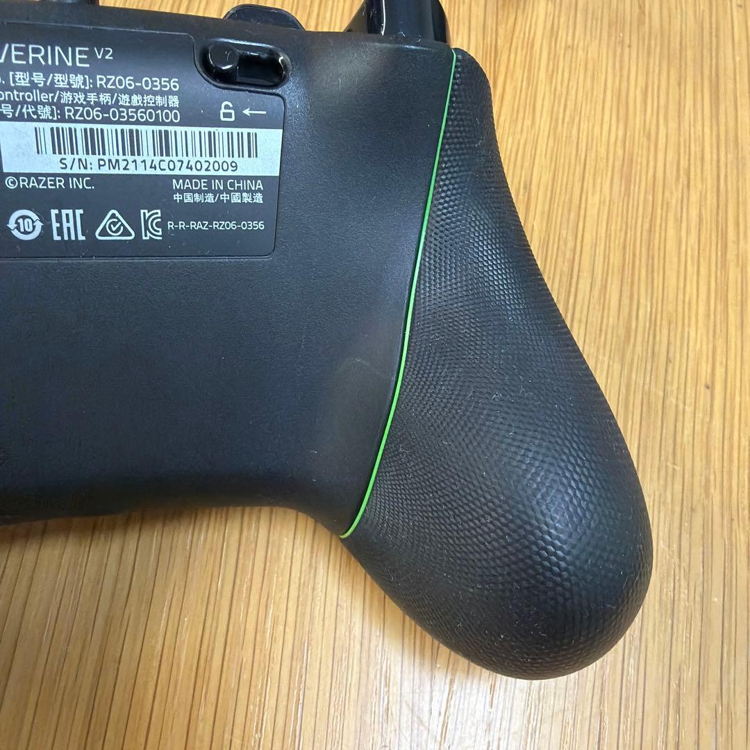 Razer Wolverine V2 有線ゲームコントローラー
