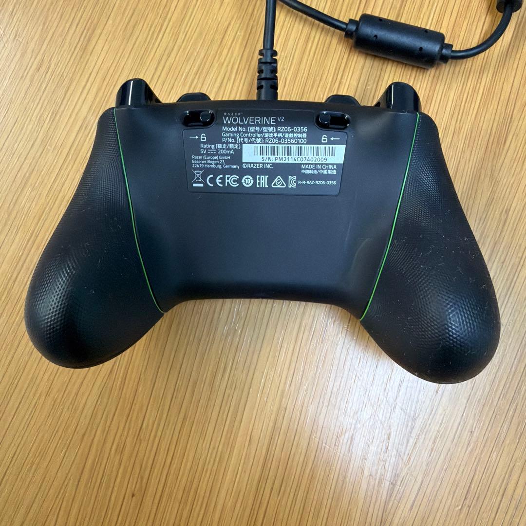 Razer Wolverine V2 有線ゲームコントローラー