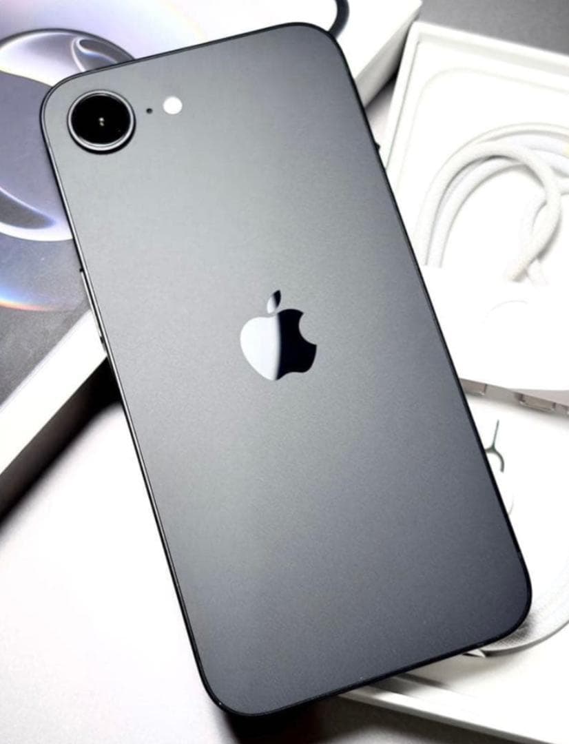 か*こ様 【純正バッテリー100％】【新品同様】iPhone 16e　修理歴なし