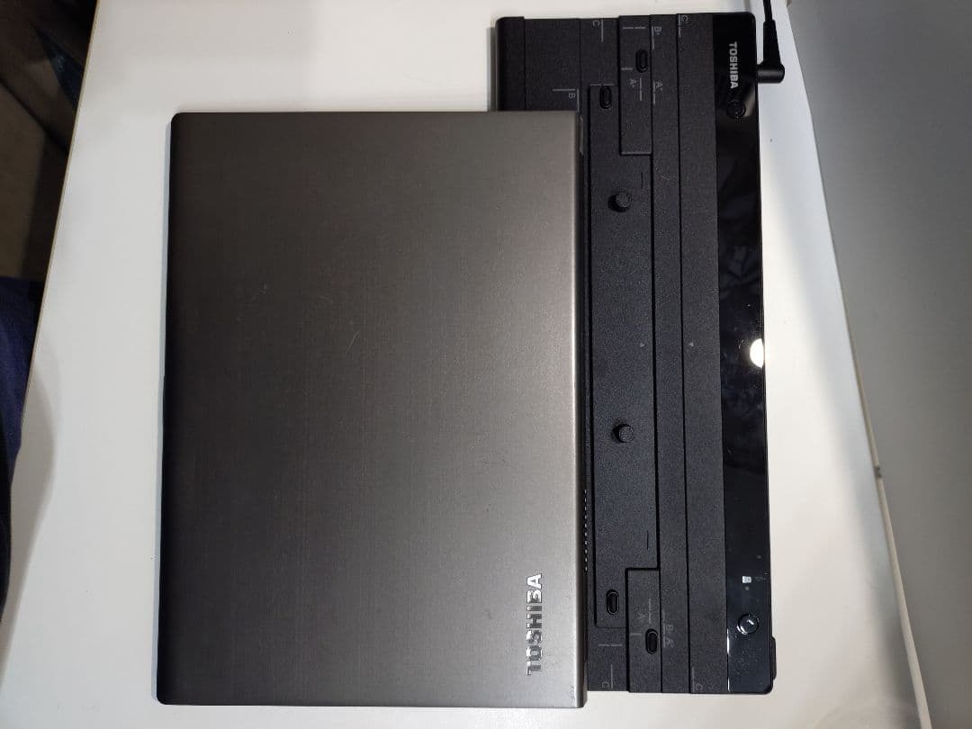 【新春特価セール】Toshiba 13.3インチノートPC＋ポート拡張ユニット