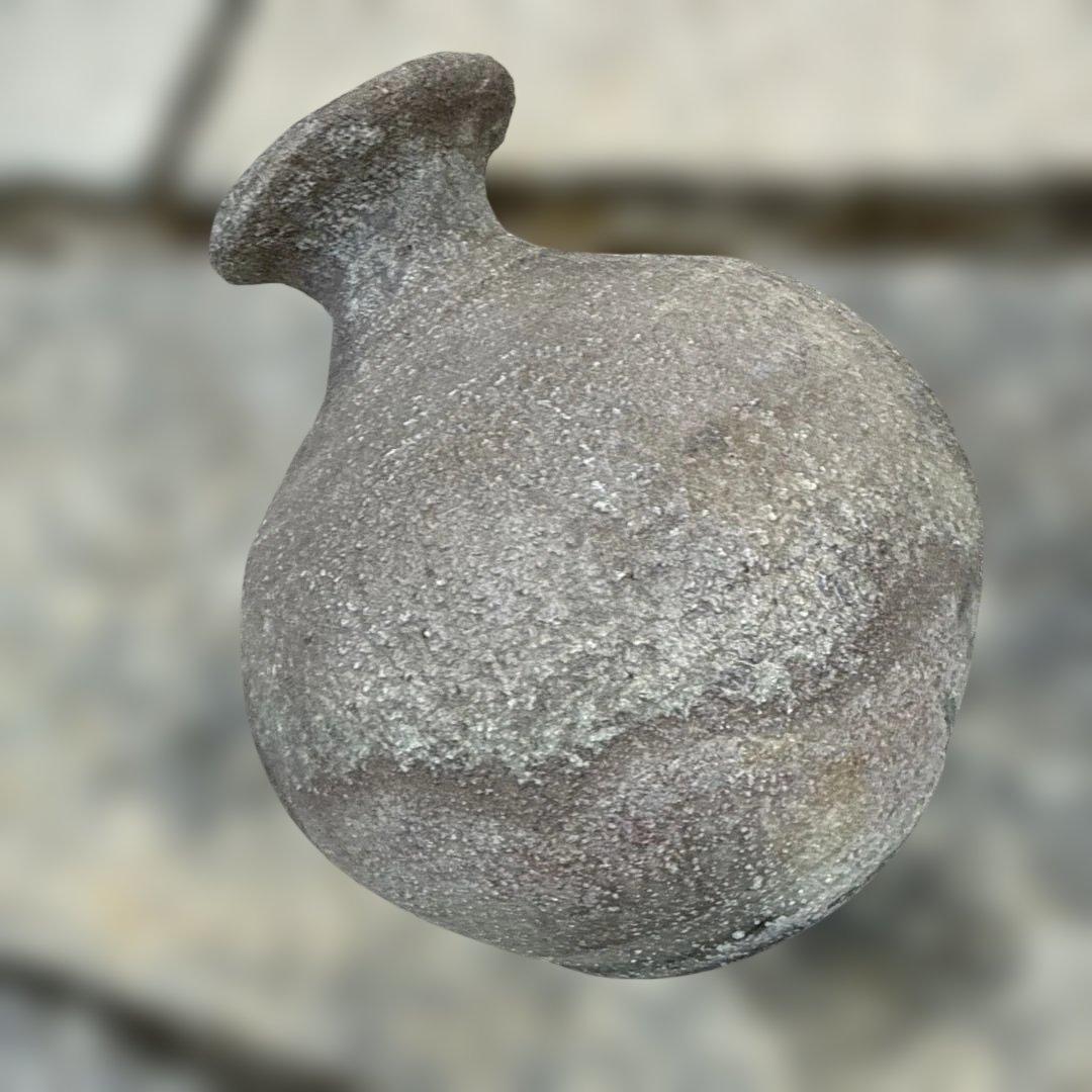 信楽焼の陶器の壺