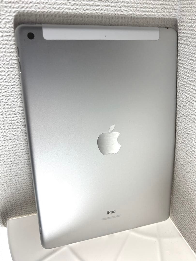 iPad 第8世代 32GB Cellularモデル　シルバー本体