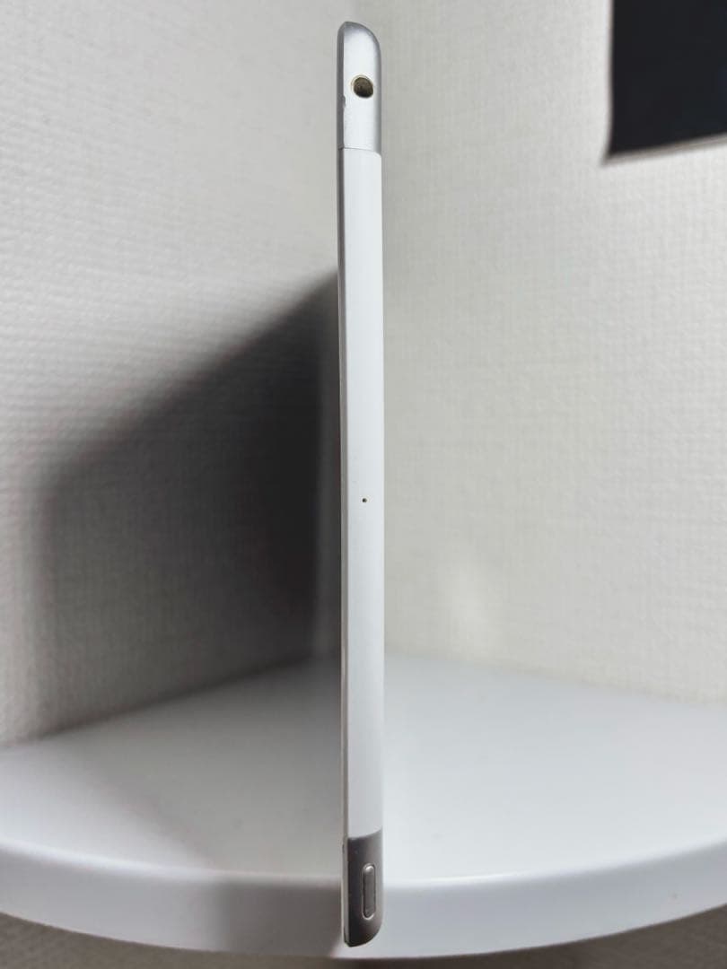 iPad 第8世代 32GB Cellularモデル　シルバー本体